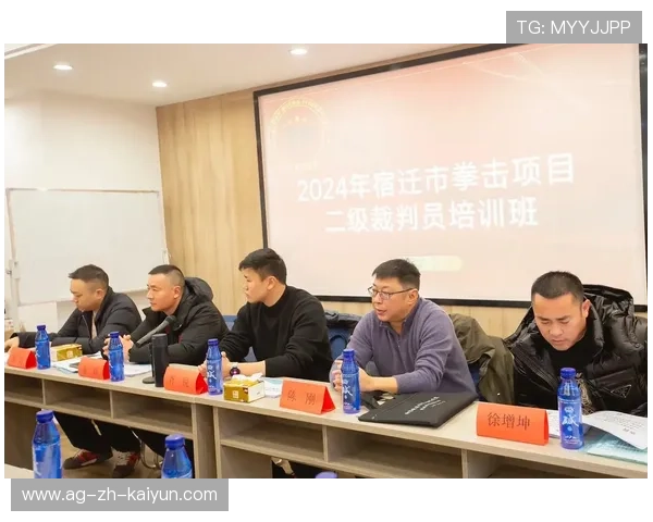 国际拳击裁判在培训中开展跨国案例交流与实战观摩，国际拳击规则
